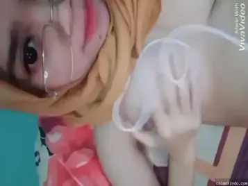Hijabers Kacamata Montok Dientot Sampe Jilbab Copot